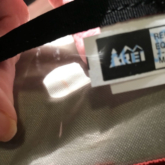 rei luggage tag